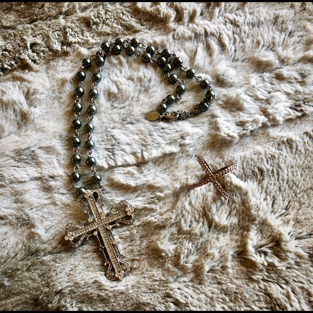 ✨Gorgeous Rhinestone & Pearl Cross Necklace✨